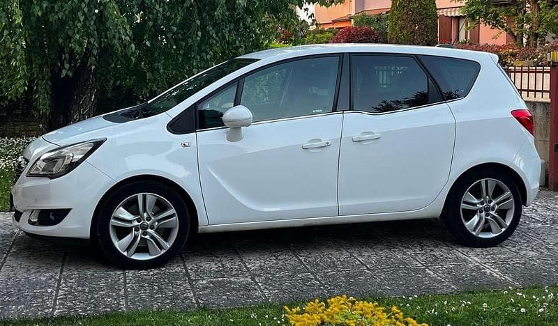 Usata Opel Meriva Cosmo 95 CV (69 kW) 2016 Bianco Monovolume