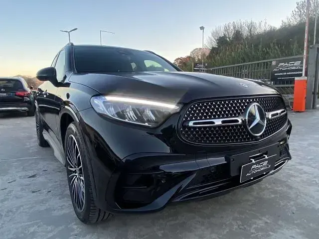 Usata Mercedes GLC220 AMG Line Premium Plus 197 CV (144 kW) 2024 Nero pastello SUV
