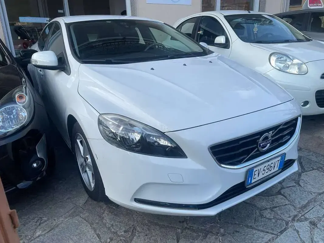 Usata Volvo V40 Summum 114 CV (83 kW) 2014 Bianco Berlina