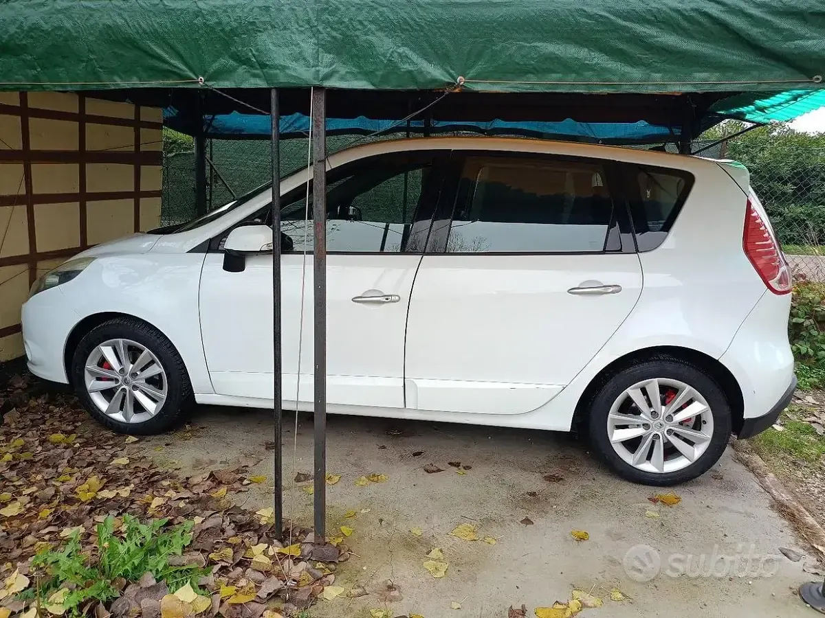 Usata Renault Scenic E-Tech 110 CV (80 kW) 2010 Bianco Monovolume