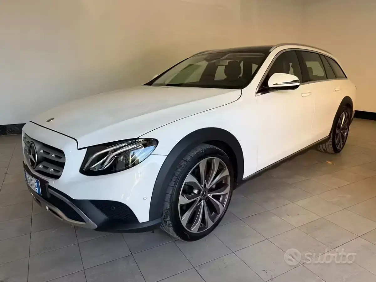 Usata Mercedes E220 Premium 194 CV (142 kW) 2017 Bianco Station wagon