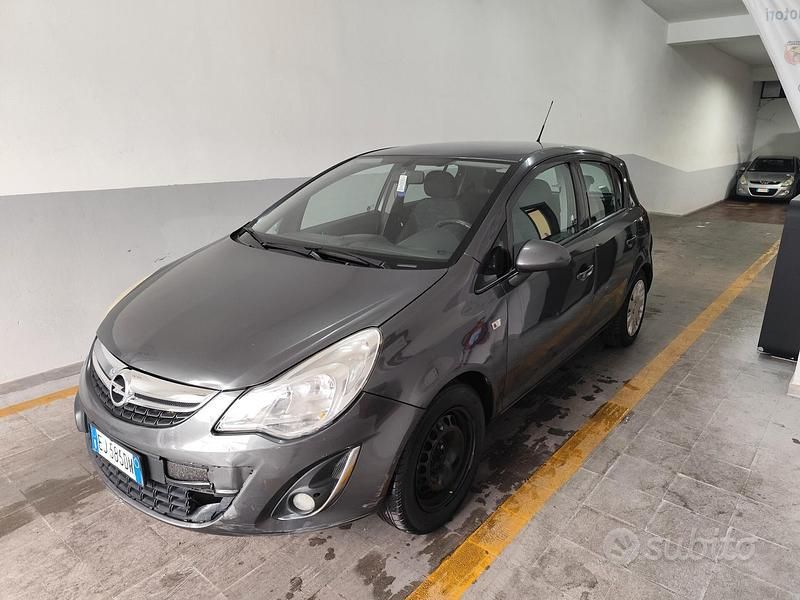 Grigio Usata 2014 Opel Corsa Edition Utilitaria | 2490 € (Super prezzo) - Immagine 1/4