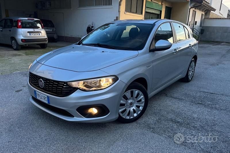 Grigio Usata 2017 Fiat Tipo Due volumi | 6499 € (Ottimo prezzo) - Immagine 1/4