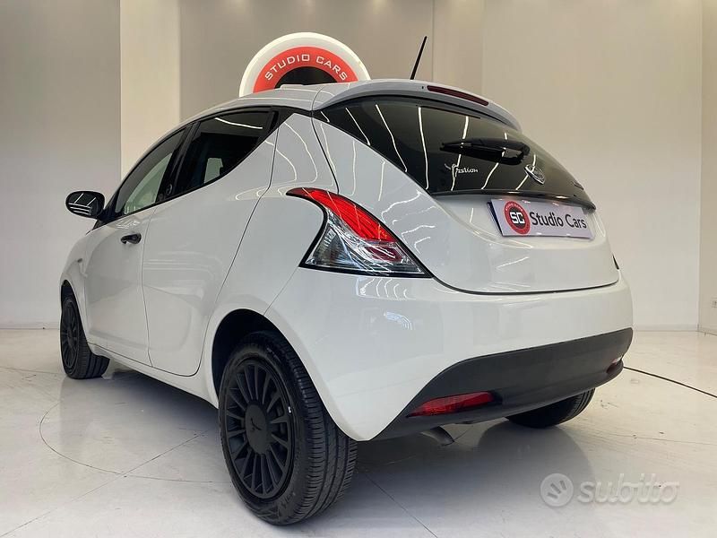 Usata Lancia Ypsilon Silver 69 CV (50 kW) 2020 Bianco Utilitaria