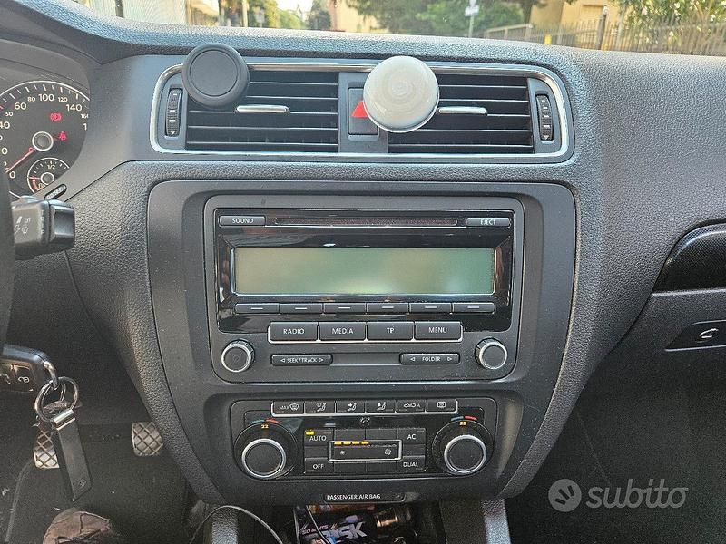 Usata VW Jetta 105 CV (77 kW) 2011 Grigio Berlina