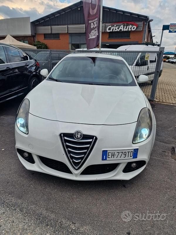 Usata Alfa Romeo Giulietta Distinctive 120 CV (88 kW) 2011 Bianco Utilitaria