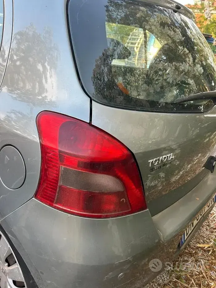 Usata Toyota Yaris 87 CV (63 kW) 2008 Grigio Utilitaria