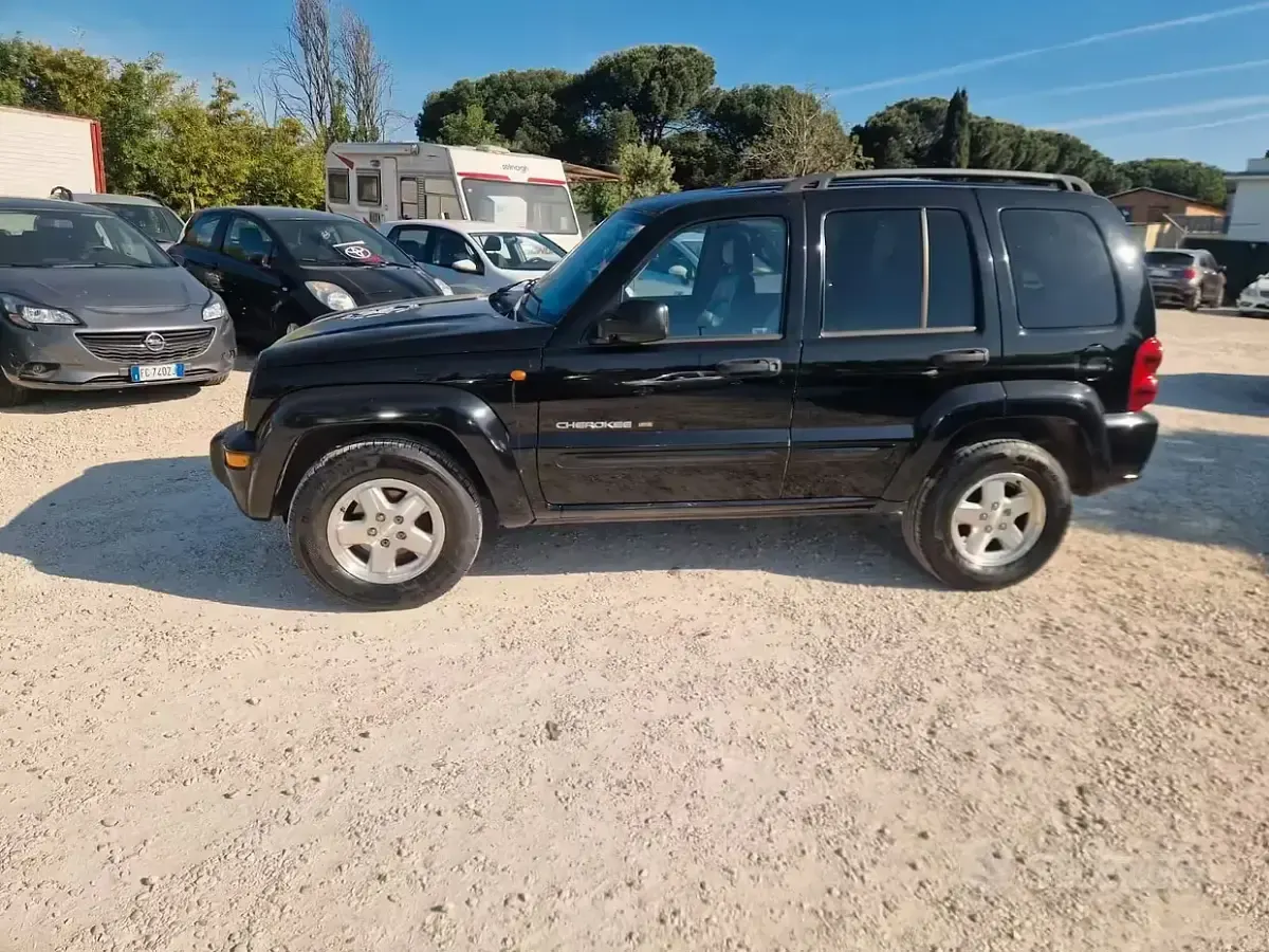 Usata Jeep Cherokee Sport 143 CV (105 kW) 2003 Nero SUV