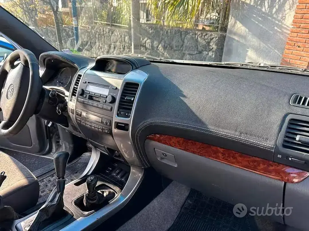 Usata Toyota Land Cruiser 166 CV (122 kW) 2005 Grigio SUV