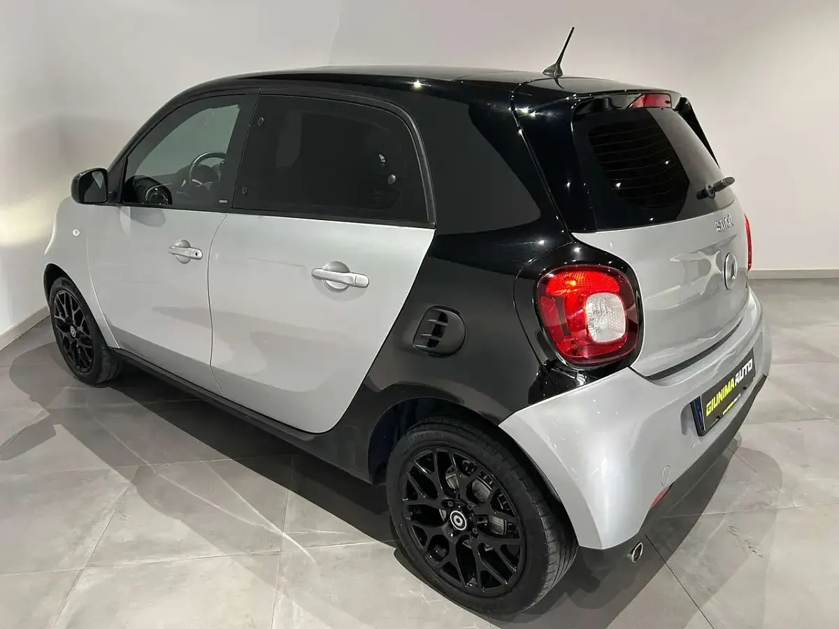 Usata Smart ForFour Passion 90 CV (66 kW) 2017 Argento Utilitaria