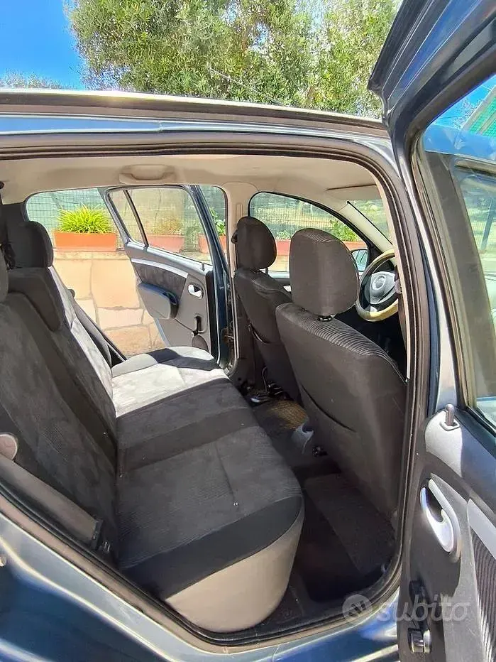 Usata Dacia Sandero 75 CV (55 kW) 2009 Bluazzurro Berlina