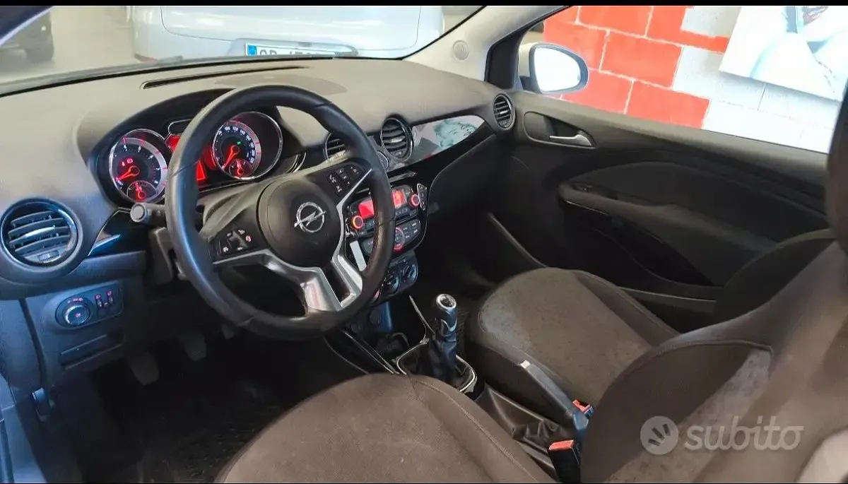 Usata Opel Adam 90 CV (66 kW) 2017 Viola Utilitaria