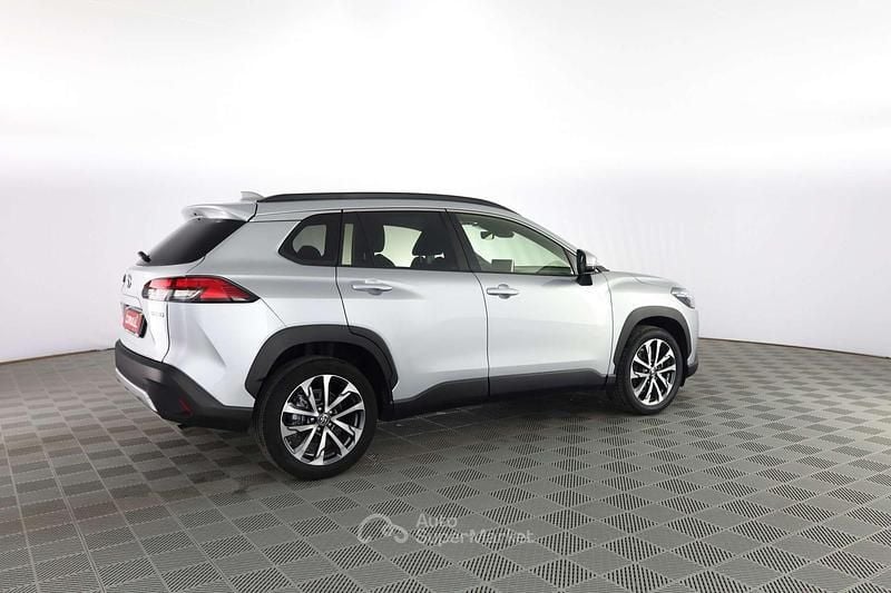 Usata Toyota Corolla Cross Trend 152 CV (111 kW) 2024 Argento SUV