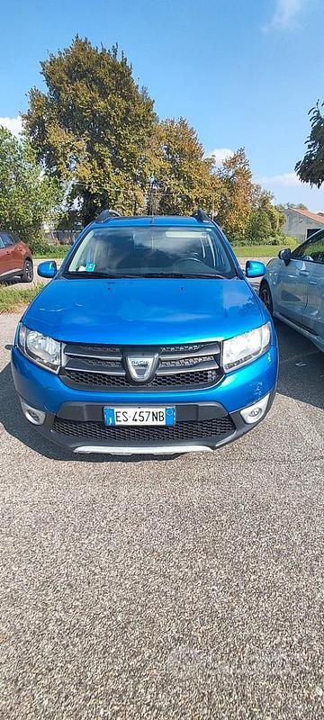 Blu/azzurro Usata 2013 Dacia Sandero Stepway Due volumi | 2600 € (Ottimo prezzo) - Immagine 1/4