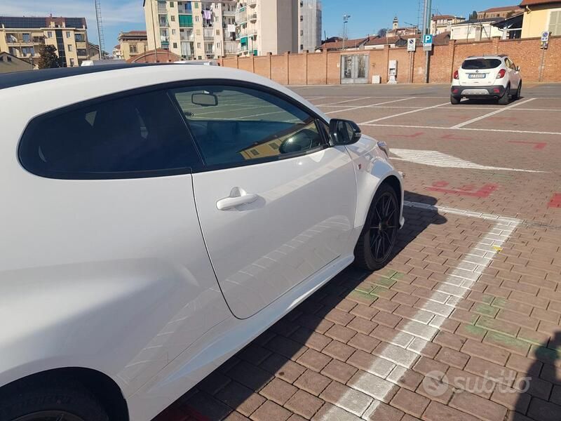 Usata Toyota Yaris 2021 Bianco Berlina