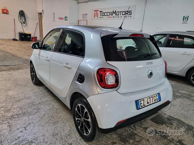Usata Smart ForFour Passion 71 CV (52 kW) 2015 Bianco Utilitaria