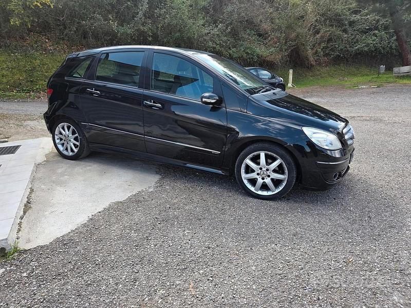 Usata Mercedes B200 140 CV (102 kW) 2007 Nero Monovolume