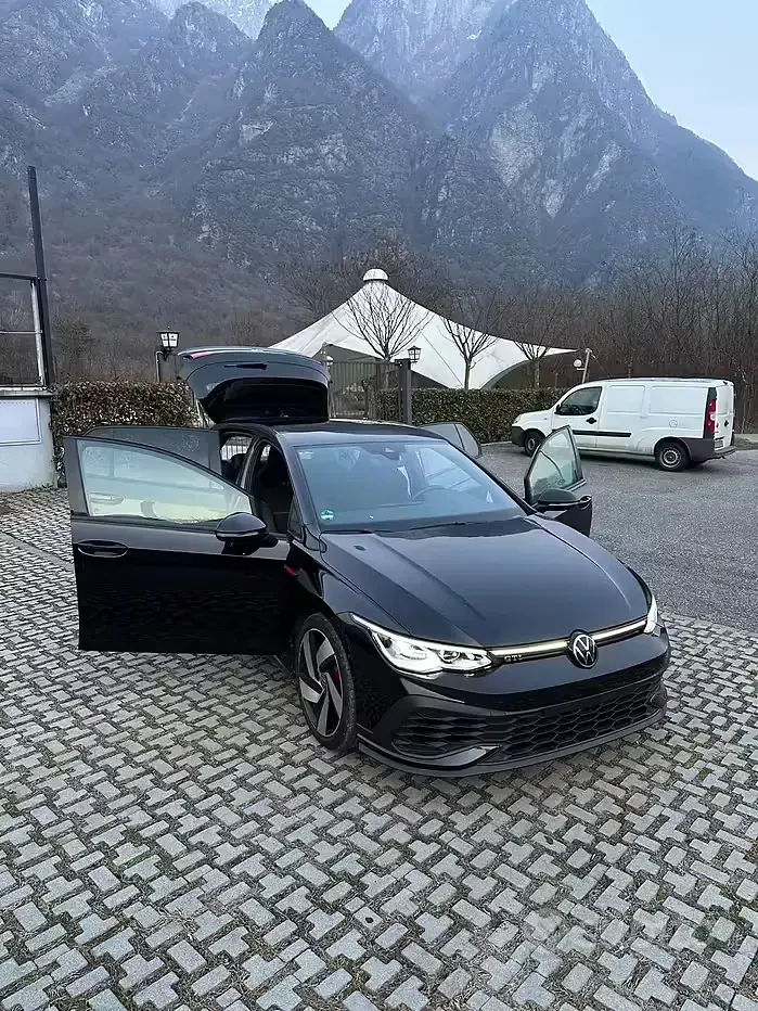 Usata VW Golf VIII GTI Clubsport 300 CV (220 kW) 2023 Nero Berlina