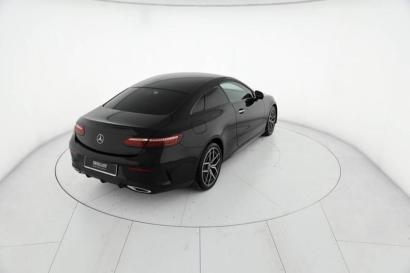 Begagnad Mercedes 300 Premium Plus 265 HK (194 kW) 2022 Svart Sportkupé