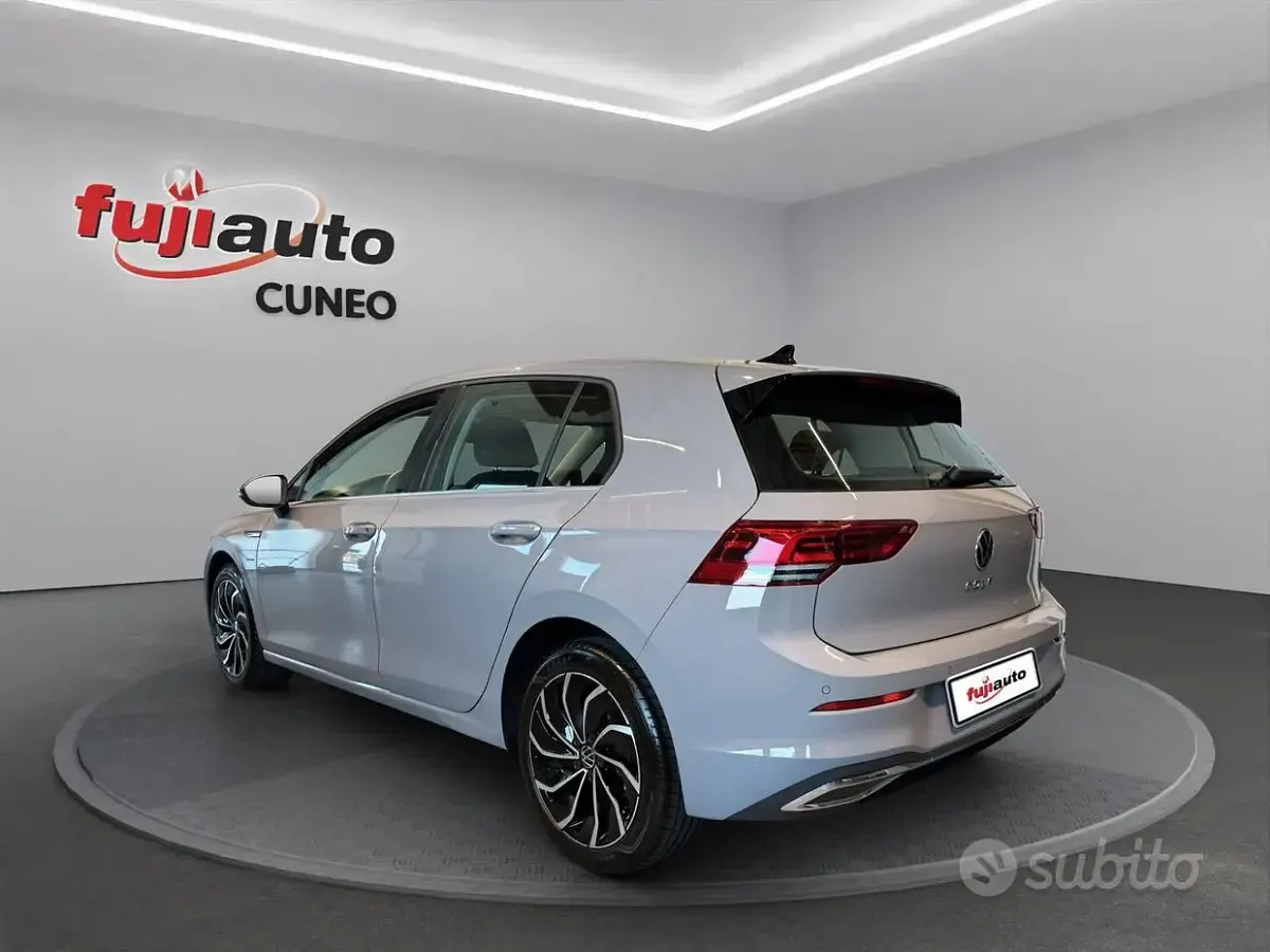 Usata VW Golf VIII Style 131 CV (96 kW) 2020 Grigio Berlina