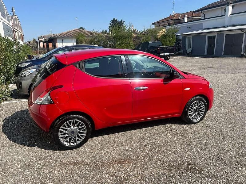 Usata Lancia Ypsilon 95 CV (69 kW) 2012 Rosso Utilitaria