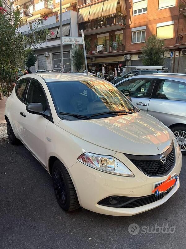 Usata Lancia Ypsilon 69 CV (50 kW) 2019 Utilitaria