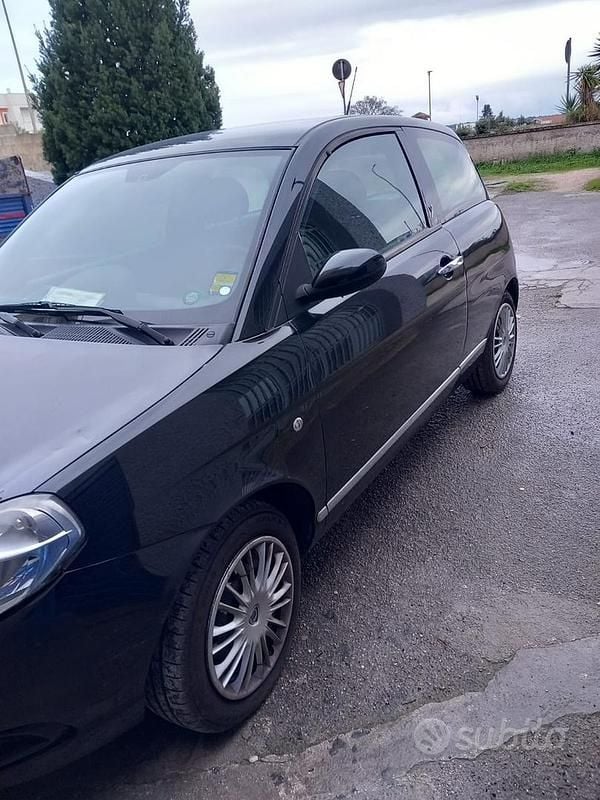 Usata Lancia Ypsilon 75 CV (55 kW) 2008 Nero Utilitaria