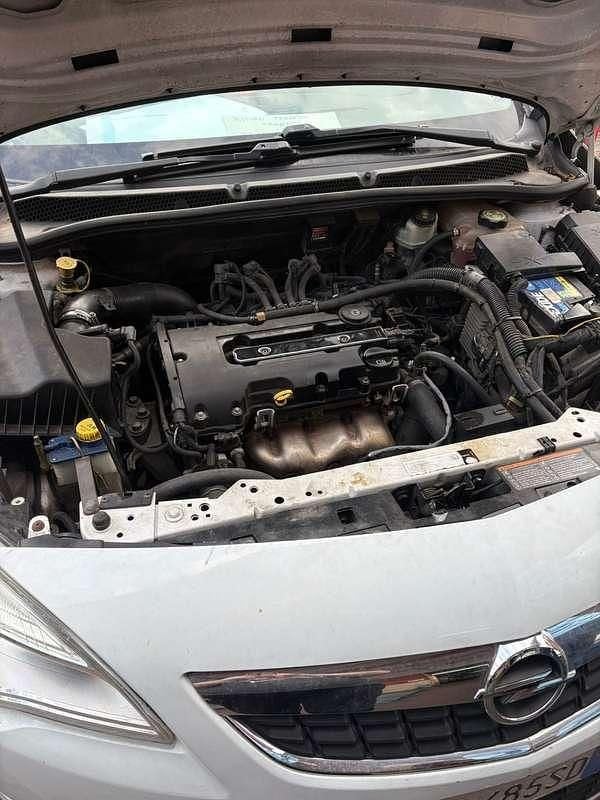 Käytetty Opel Astra 101 HP (74 kW) 2010 Sedan