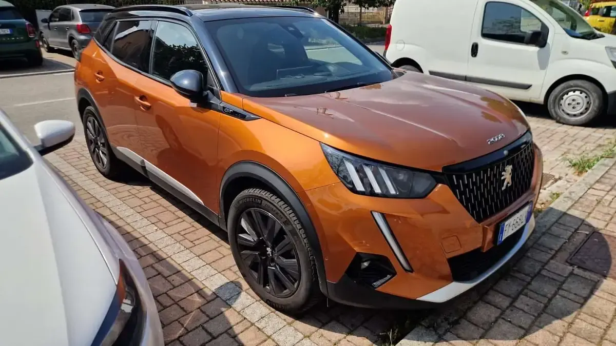 Usata Peugeot 2008 GT 155 CV (114 kW) 2019 Arancione SUV