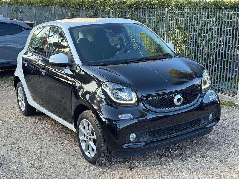Begagnad Smart ForFour 71 HK (52 kW) 2019 Svart Halvkombi