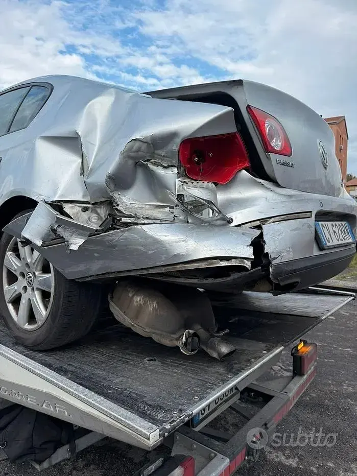Usata VW Passat 116 CV (85 kW) 2005 Grigio Berlina