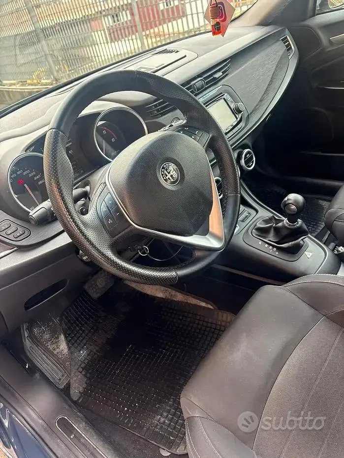 Usata Alfa Romeo Giulietta Distinctive 120 CV (88 kW) 2016 Utilitaria