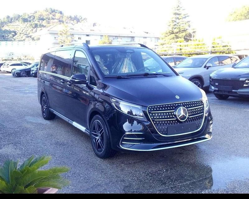 Nuova Mercedes V300 Exclusive 239 CV (175 kW) 2025 Nero Monovolume