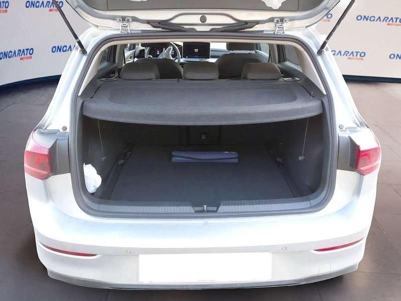 Begagnad VW Golf VIII Edition 150 HK (110 kW) 2025 Silver Halvkombi
