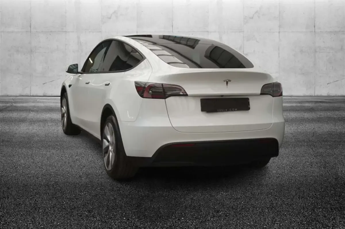 Usata Tesla Model Y RWD 88 kW (120 CV) 2024 Bianco SUV