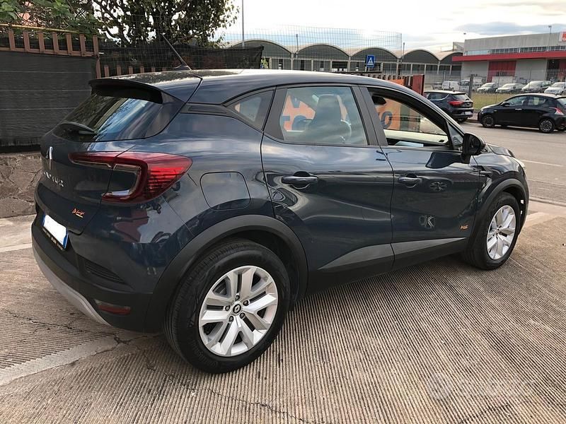 Usata Renault Captur Zen 101 CV (74 kW) 2022 Grigio SUV