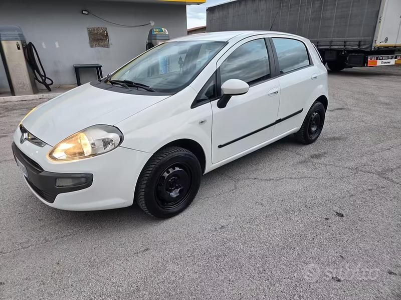 Usata Fiat Grande Punto Active 69 CV (50 kW) 2010 Bianco Utilitaria