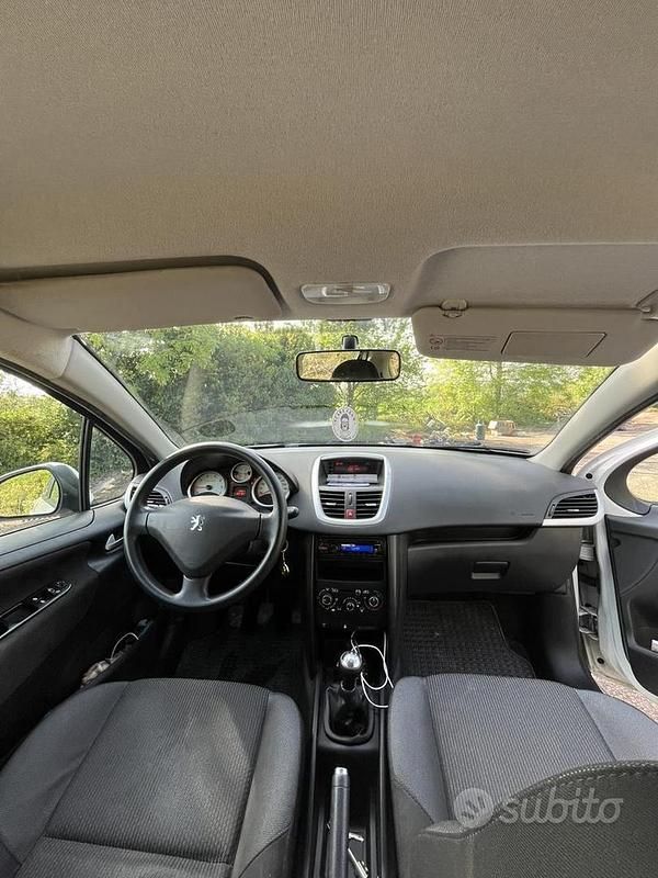 Usata Peugeot 207 75 CV (55 kW) 2011 Bianco Berlina