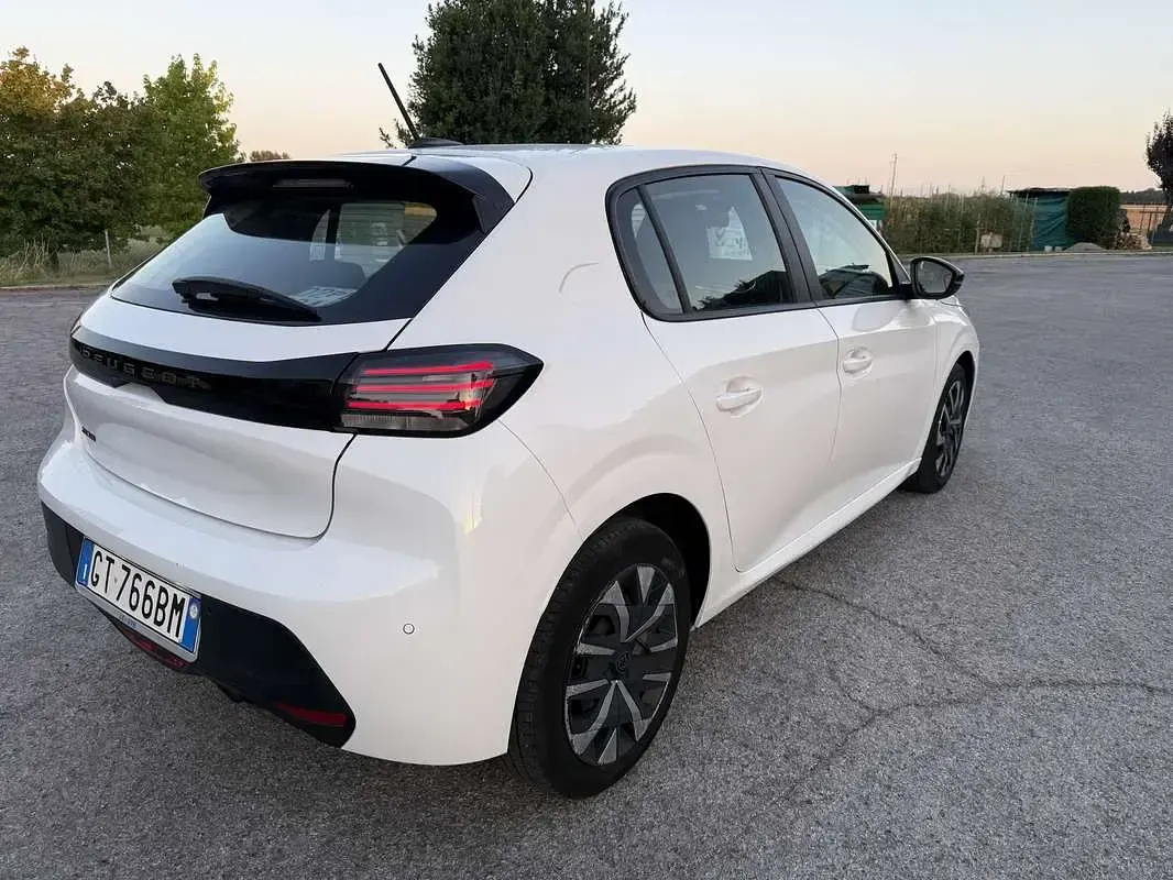Usata Peugeot 208 Active 75 CV (55 kW) 2024 Utilitaria