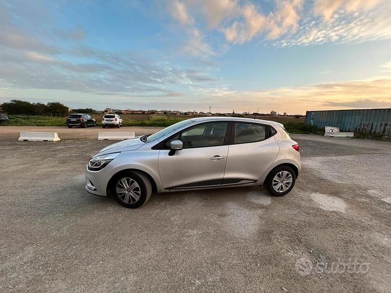 Usata Renault Clio IV Life 90 CV (66 kW) 2019 Grigio Berlina
