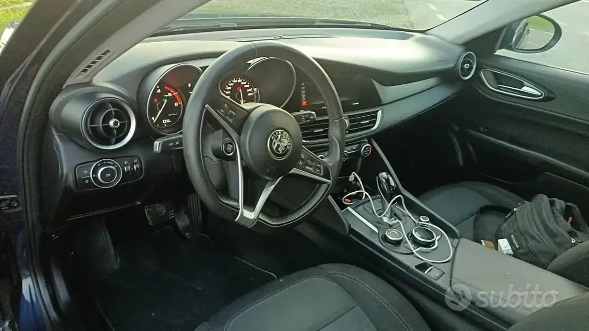 Usata Alfa Romeo Giulia Business 136 CV (100 kW) 2018 Bluazzurro Berlina