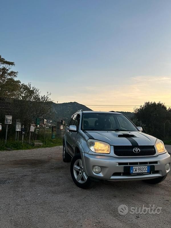 Usata Toyota RAV4 116 CV (85 kW) 2005 Grigio SUV