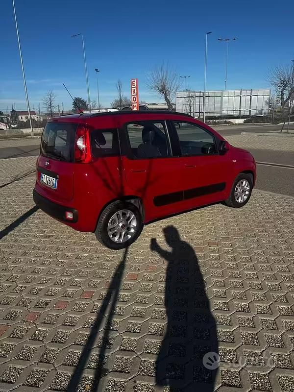 Usata Fiat Panda Lounge 69 CV (50 kW) 2013 Rosso Utilitaria