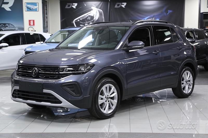 Smoky grey met. Nuova 2025 VW T-Cross Edition SUV | 24.300 € (Buon prezzo) - Immagine 1/4