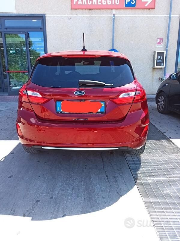 Usata Ford Fiesta 100 CV (73 kW) 2019 Rosso Utilitaria