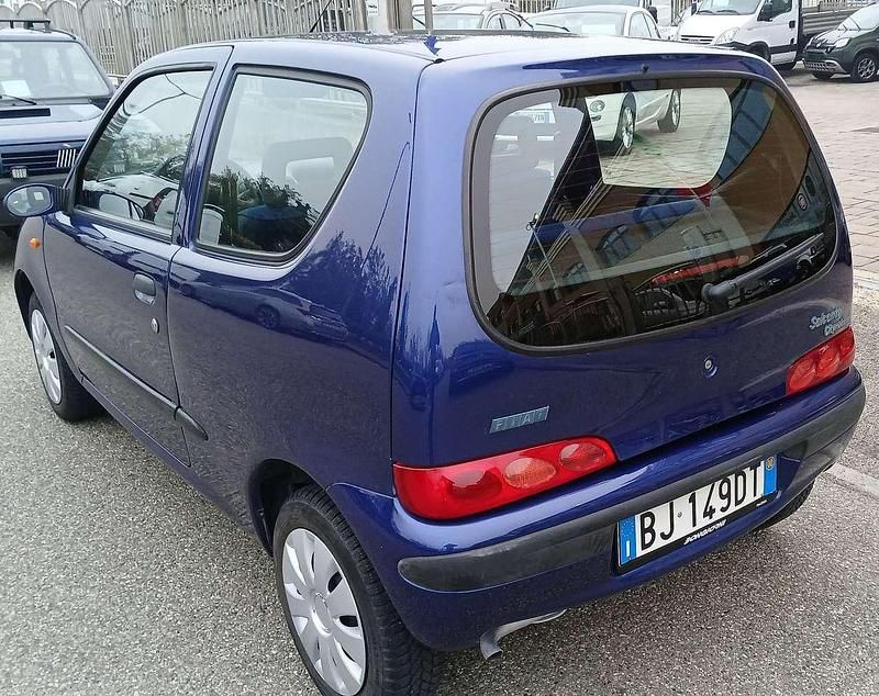 Usata Fiat 600 39 CV (28 kW) 2000 Vernice metallizzata Berlina