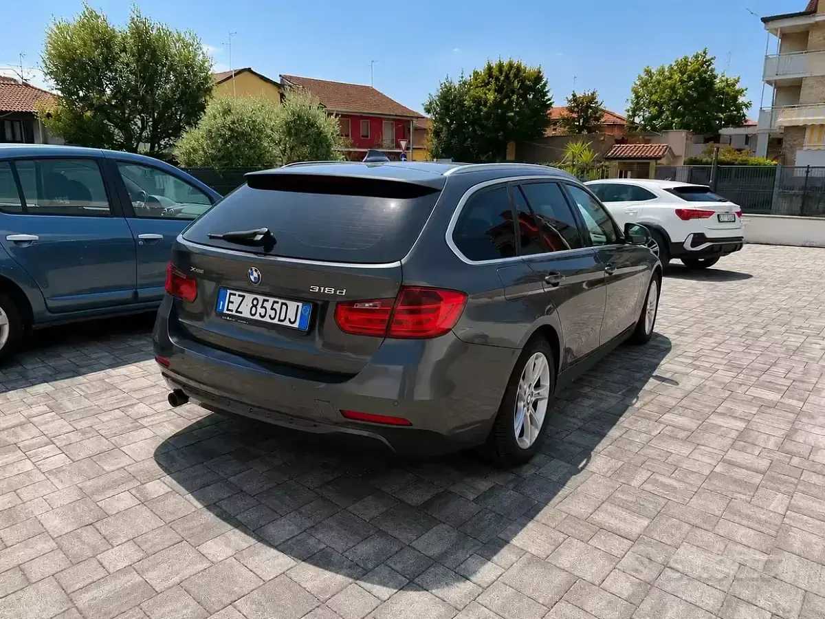 Usata BMW 318 Sport Line 143 CV (105 kW) 2015 Grigio Station wagon