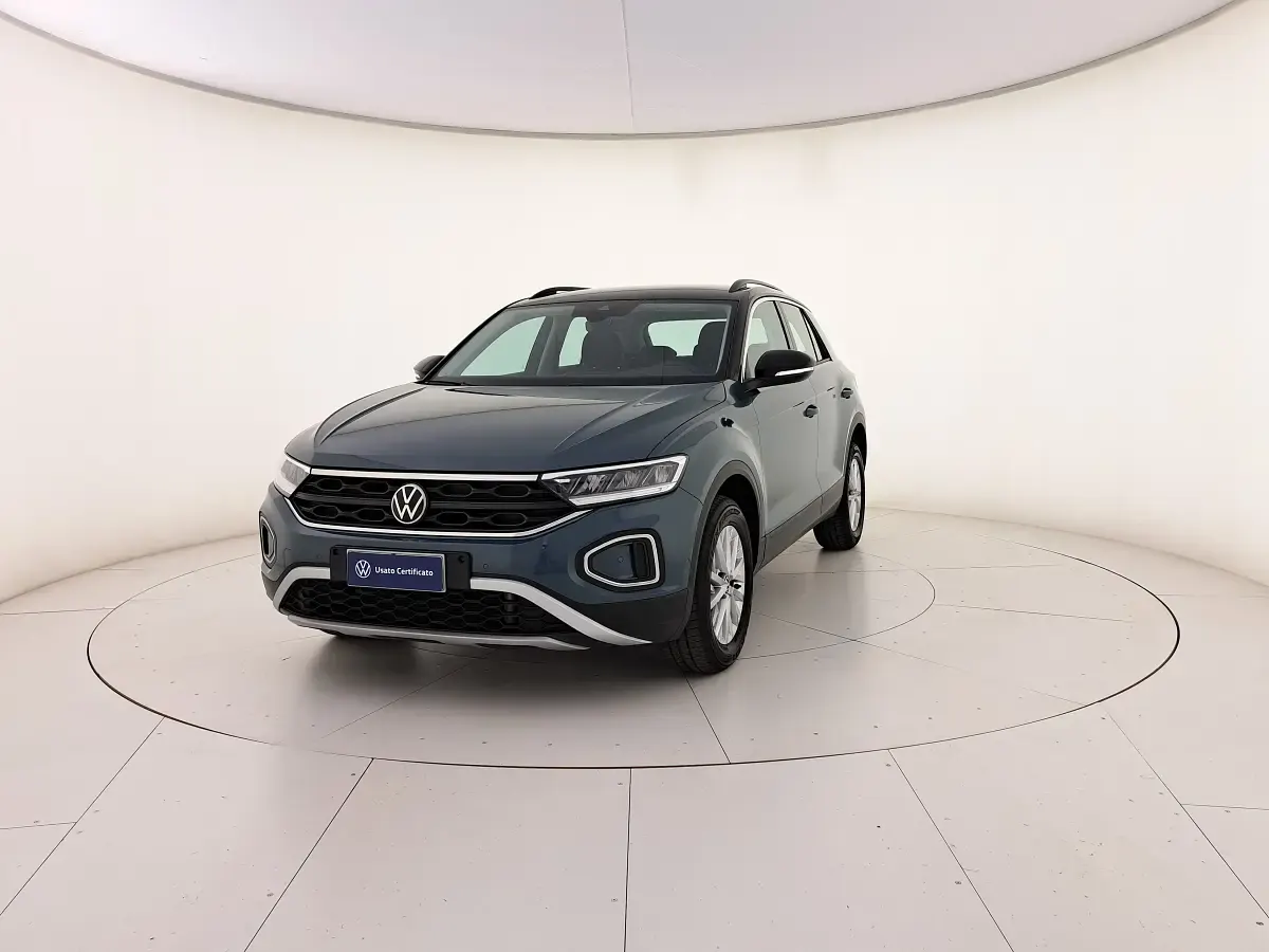Usata VW T-Roc Life 116 CV (85 kW) 2025 Petroleum blue metallizzato nero SUV