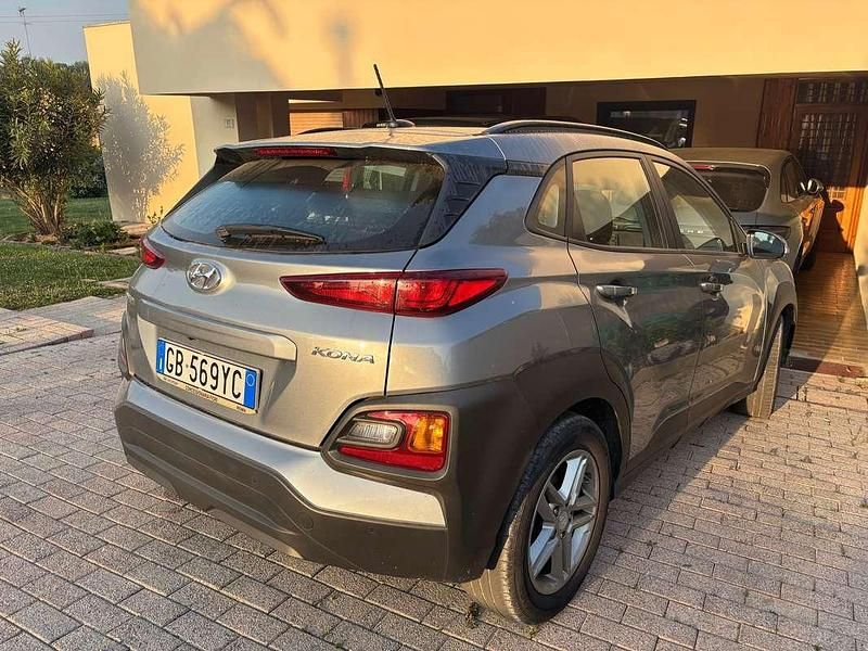 Usata Hyundai Kona 120 CV (88 kW) 2020 Argento SUV