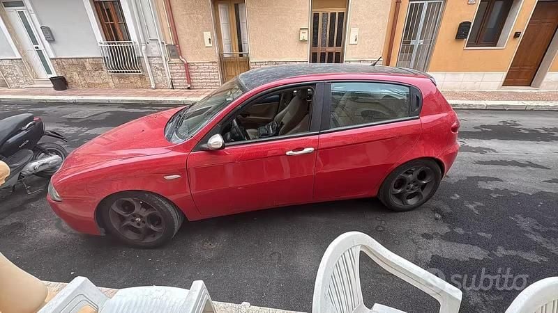 Usata Alfa Romeo 147 150 CV (110 kW) 2005 Rosso Utilitaria